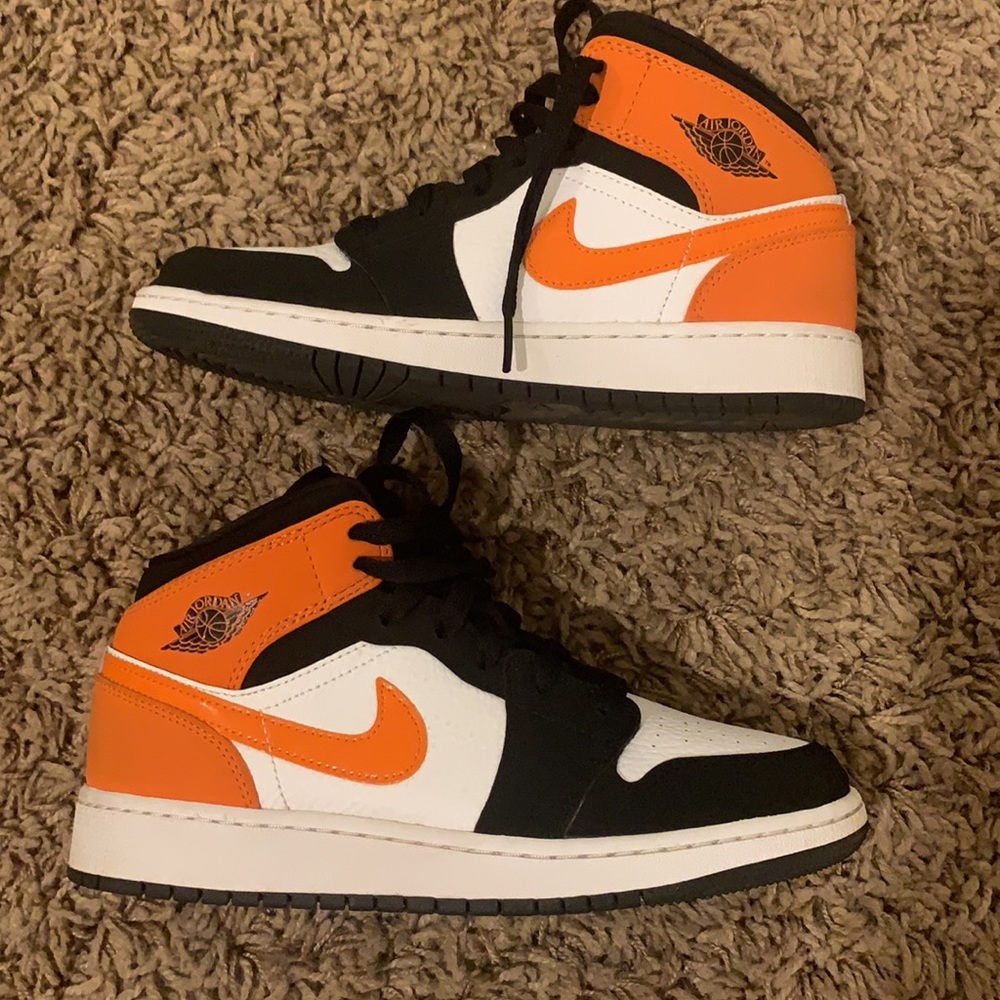 Air Jordan 1 Mid Shattered Blackboard GS - Picture 5 of 8